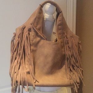 LARGE FRINGED HANDBAG FROM FRANCHESCA’S (TAUPE)